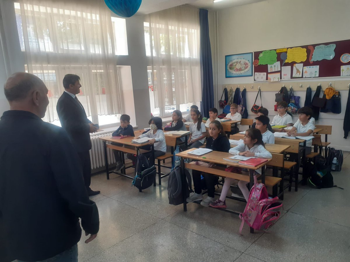 cankayailcemem's tweet photo. İlçe Millî Eğitim Müdürümüz Ayhan Işık, Sarar İlkokulunu ziyaret ederek idareci, öğretmen ve öğrencilerimize başarılar diledi.

@Ayhanisik37 https://t.co/yBIV7nX2JL