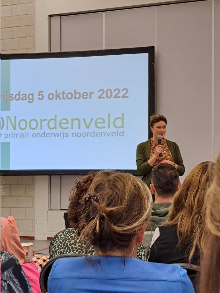 ASikkenga's tweet photo. Krijg maar eens 200 leerkrachten stil.... het lukt @kirstenipema #OPONoordenveld #onderwijsdag https://t.co/SkBLylVz2t