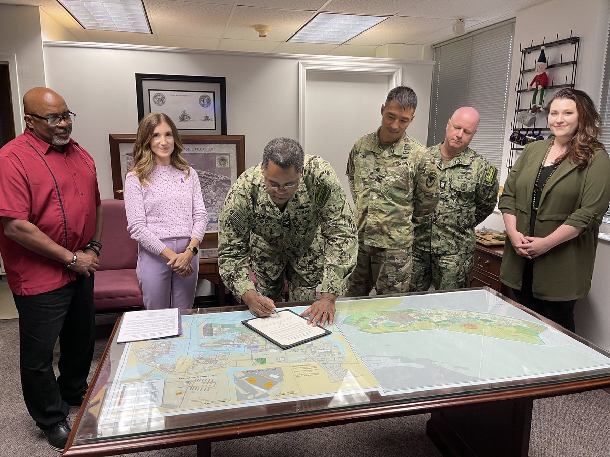 October is Domestic Violence Awareness Month.
 
The campaign engages the Navy community in preventing domestic violence by supporting the community and by creating partnerships to address domestic violence.