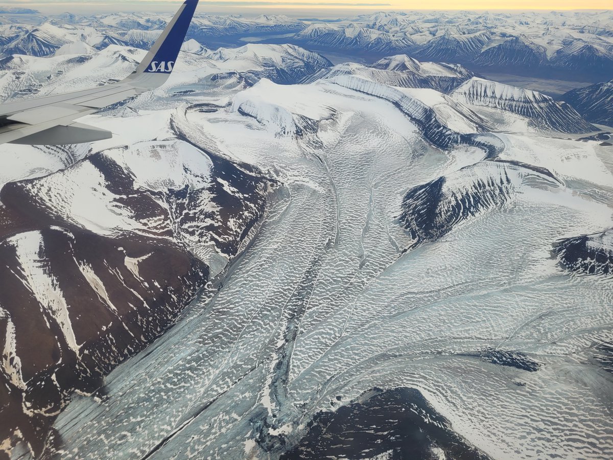 Super excited to be learning about the Arctic marine ecosystem with @UNISvalbard for the next 6 weeks & stunned by the amazing nature here, but also saddened by the fact that Svalbard is warming much faster than most other places & will look very different soon.