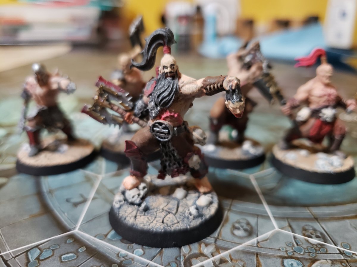 EntropyNerd's tweet photo. @drmartin I really like painting minis.  Can't be arsed to build armies though.  My CPU is too clogged with other processes. https://t.co/KpW49j56vK