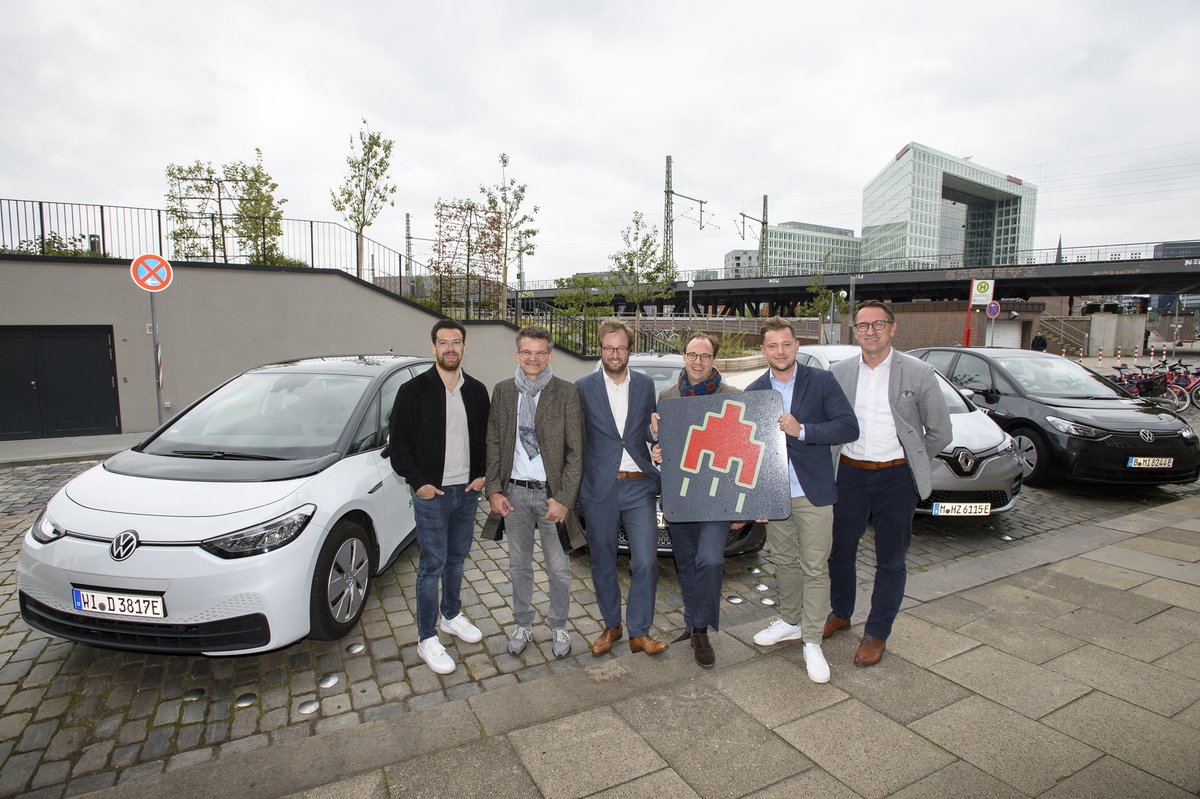 80% der Carsharing-Fahrzeuge in Hamburg fahren bald elektrisch. Das haben die vier großen Free Floating Carsharing-Unternehmen, Hamburger Hochbahn und die Stadt Hamburg heute vereinbart. #WeShare bietet bereits heute 100% elektrisches Carsharing an. hamburg.de/nachrichten-ha…