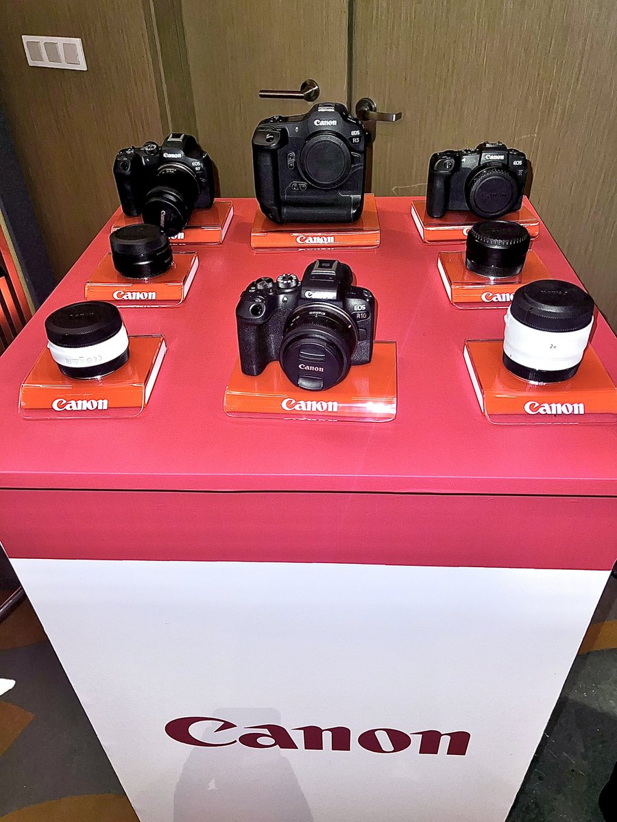 Ce sont 4 nouveaux appareils qui enrichissent la famille EOS R: EOS R 10, EOS  R 7, EOS R 5C et le EOS R 3 <a href="/CanonCNA/">Canon C&N Africa</a> #CanonCreatorSummit