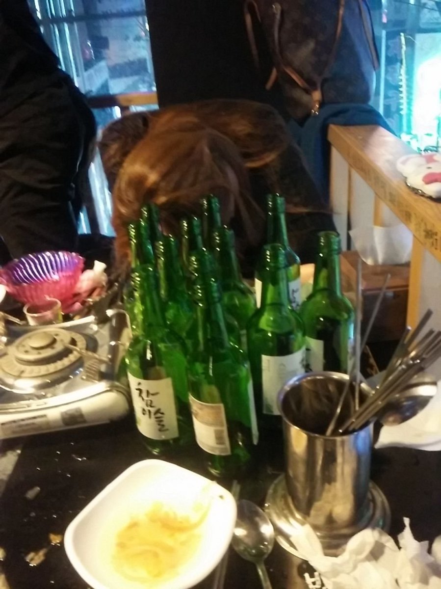 bitxhgen's tweet photo. 항상 술마시다가 여사친 취하면 민증 어케 찍지? 생각뿐 앞에선 챙겨주는척 하지만 뒤돌아서서 방구석에서 여사친 민증보고 딸치면서 여사친 똥구멍 상상하면 미칠거같아

#베타남 #인셀남 #지인상납 #NTR https://t.co/JLcF4GK8nC