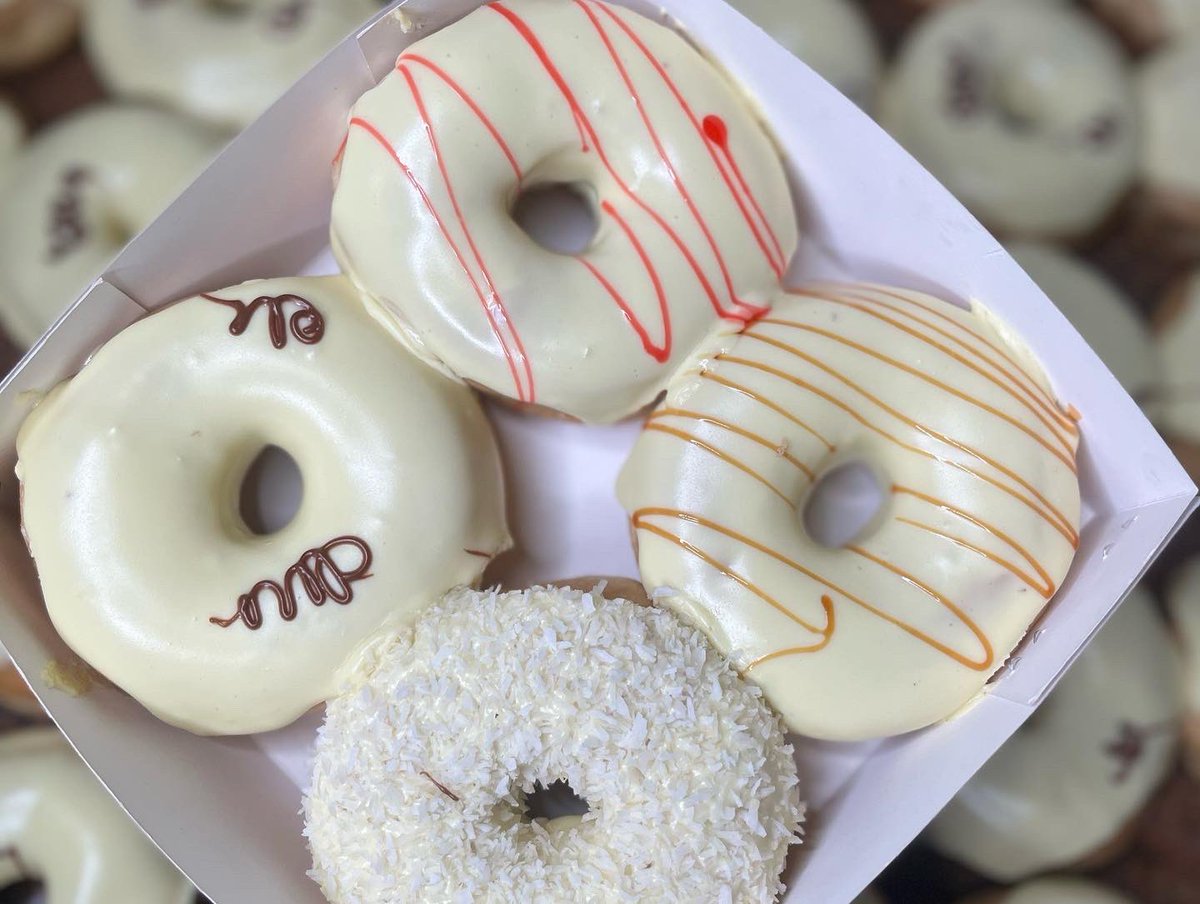 DreamDoughnut's tweet photo. Amazing soft,yummy glazed doughnuts available 🍩 https://t.co/H1R5vH3co3