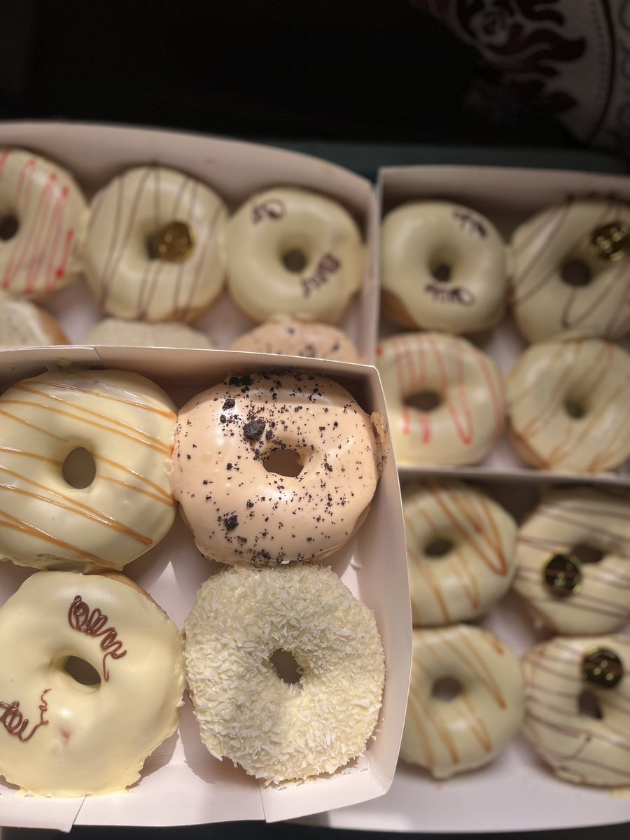 DreamDoughnut's tweet photo. Amazing soft,yummy glazed doughnuts available 🍩 https://t.co/H1R5vH3co3