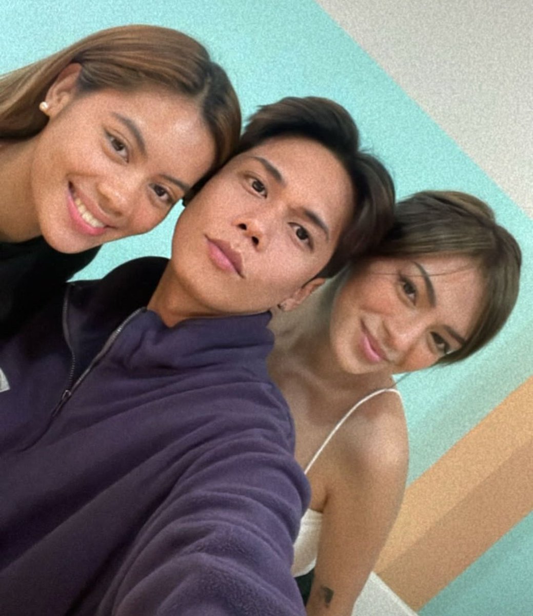onlyforbinibaby's tweet image. Big 3 Reunited!

+ mika, jen and boss joric