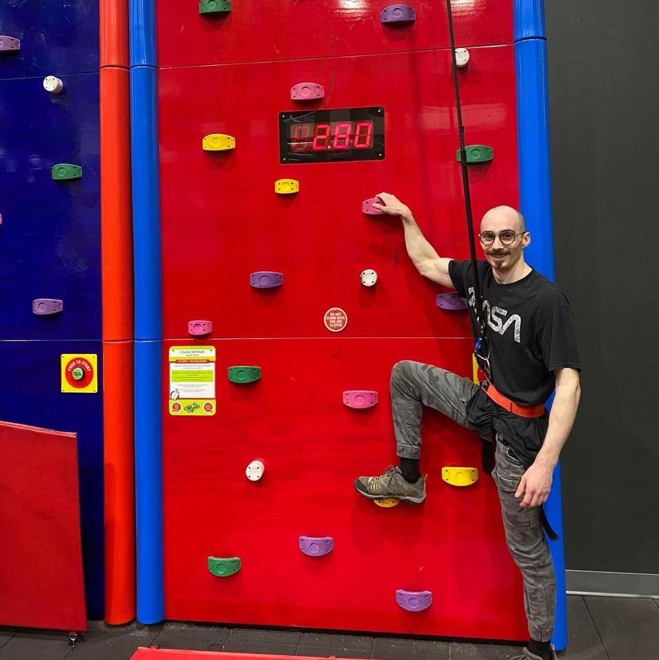The Clip 'n Climb speed wall WORLD RECORD has been broken this week at Clip 'n climb Brossard, in Canada! Only 2.80 seconds! Congratulations to Nova, one of their instructors!  💪

📸@nova_clipnclimb sur Instagram

#clipnclimb #speedwall #worldrecord #canada