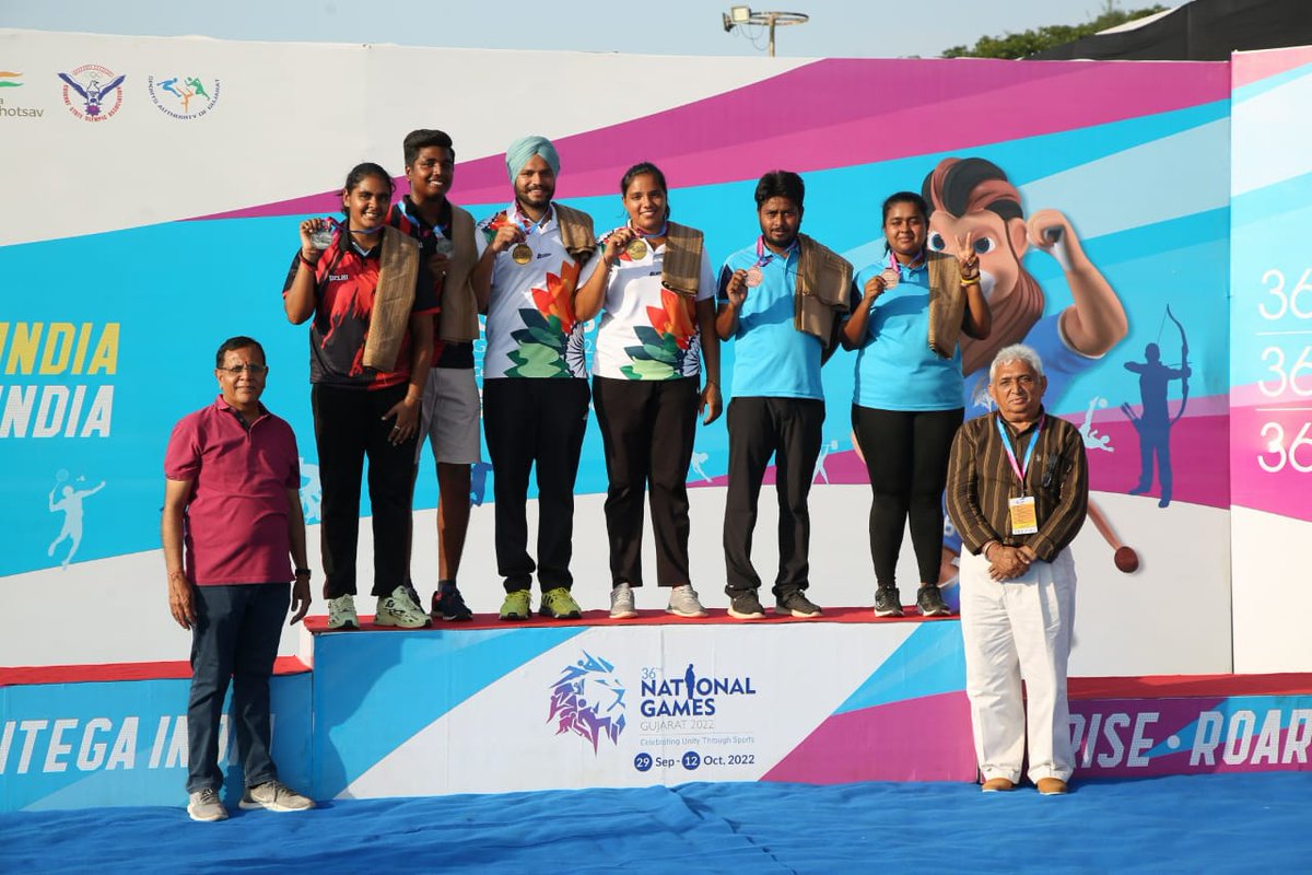 Nat_Games_Goa's tweet photo. Congratulations to all the Medalists in the Archery Compound Event.🥇🥈🥉
We are thankful to Shri Jagdish Ishwarbhai Vishwakarma for gracing the Medal Ceremony today as the Chief Guest.
#36thNationalGames #NationalGamesGujarat #Archery #CompoundArchery #Minister #StateMinistry https://t.co/imGOdTTuWz