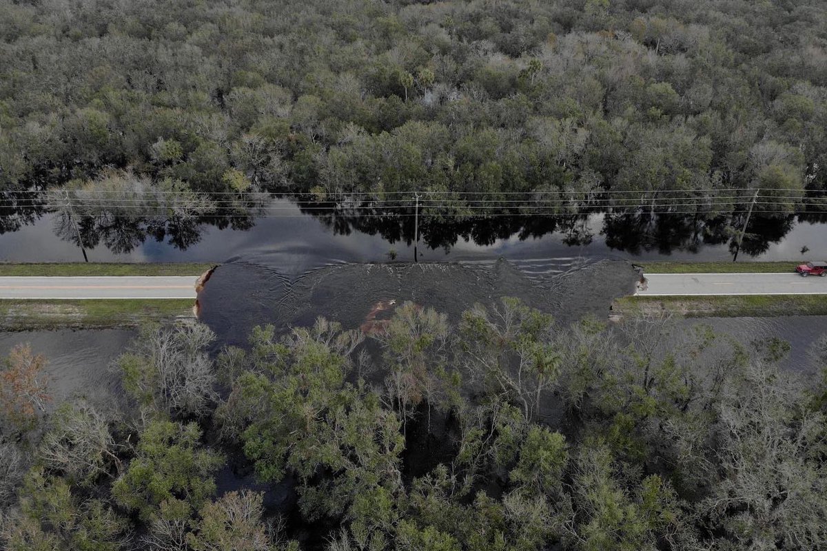 SeptafriqueB's tweet photo. 🇺🇸 #ÉtatsUnis: la #Floride dévastée par l'ouragan #Ian

Une semaine après le passage de l’ouragan Ian, de catégorie 4, la Floride continue d’évaluer les dégâts. 

Joe #Biden se rend sur place ce mercredi alors que le bilan humain ne cesse de s’alourdir. https://t.co/7f8EaLXiWa