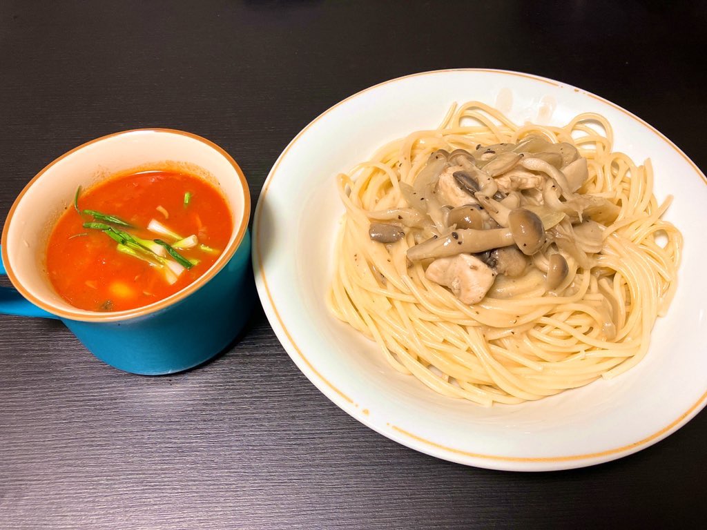 KoJi383's tweet photo. 今日誕生日なので、うみまちクリームケーキ店メニューを作り、食べました☪︎*｡꙳

・TORI-NIKUときのこのクリームスパゲティ
・トマトと海ネギのスープ
・うちまちクリームケーキ
・特製ソーダ(p145に登場)

早く2巻読みたいし、サイン会も個展も待ち遠しい！
Good Midnight⋆｡˚☆✩˚｡⋆ https://t.co/XctZtp4uaj