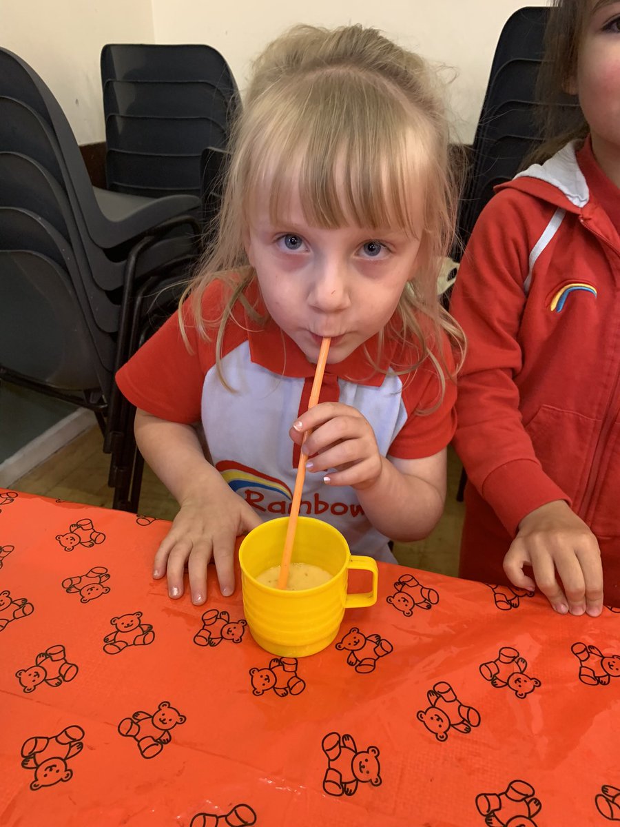 1stDunston's tweet photo. Last few weeks we’ve been exploring food waste and doing some experiments with things from the kitchen! Very exciting and the Rainbows think that scientists must have a lot of fun! 🌈 👩‍🔬 @girlguiding @Girlguiding_DN https://t.co/Ghp2wC3YDo