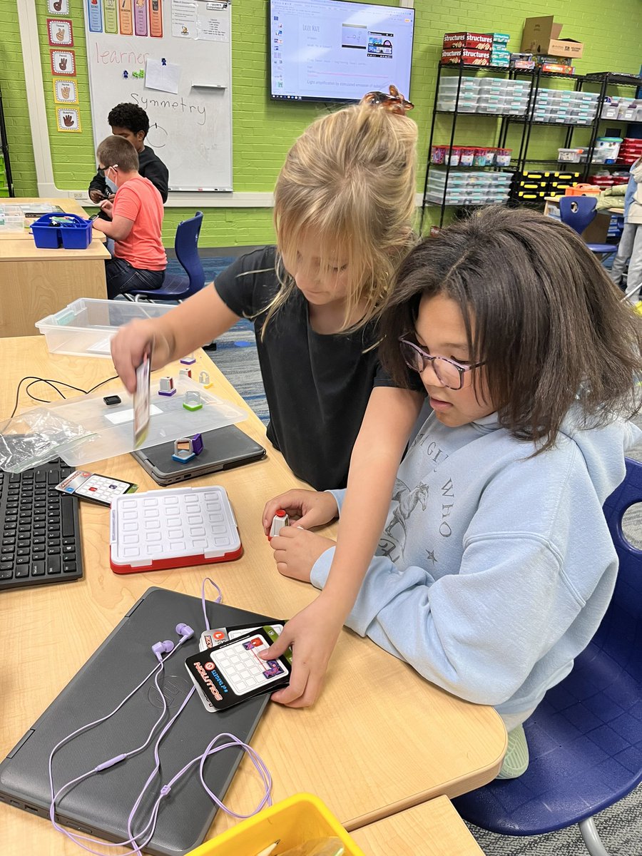 klein_staci's tweet photo. Fourth grade learning about Ellen Ochoa in honor of Hispanic Heritage Month. Ellen Ochoa was the first Hispanic women to go to space. @western161 @Flossmoor161 #d161learns https://t.co/8i7xQ5VZ1i