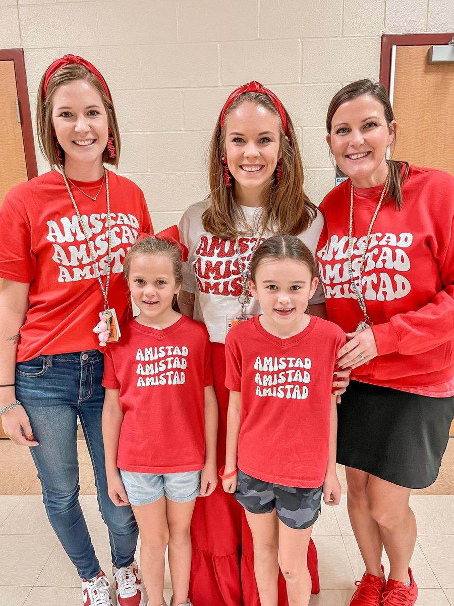 It’s a GOOD day when you show up twinning with some of your house mates!!! We are so excited for the house competitions and HOUSE RALLY on Friday!!!! ♥️🔑🦚