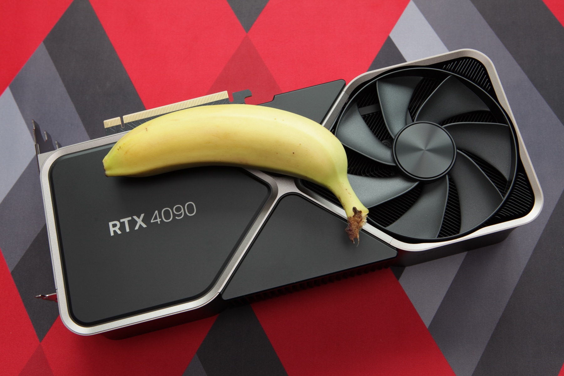Andreas Schilling 🇺🇦 on Twitter "Banana for scale GeForceRTX4090