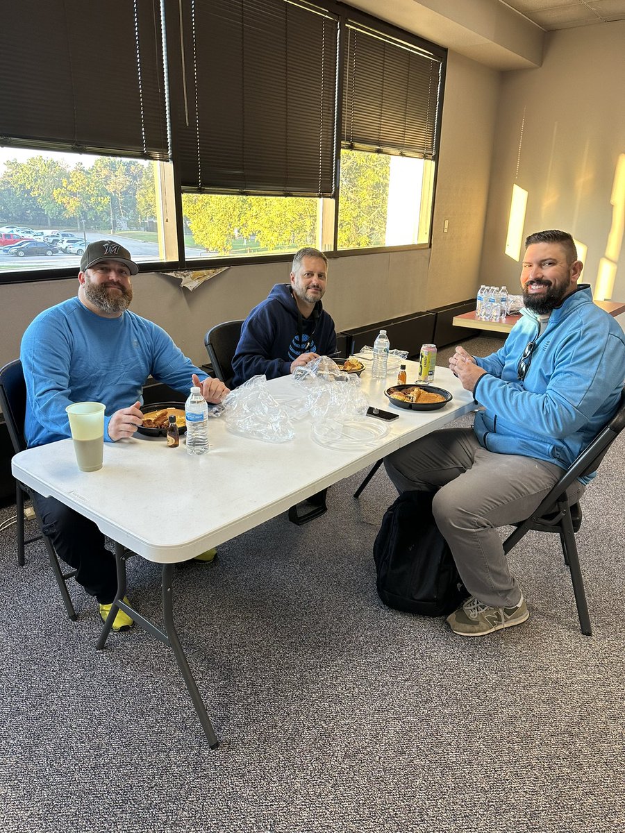 Started my day recognizing my team and showing appreciation for serve customers first week!! lucky to be leading the Akron 1 IHX team! #SCFW2022 #LifeAtATT #ATTemployee #ATTemp #ihxOhio #ihxnortheast