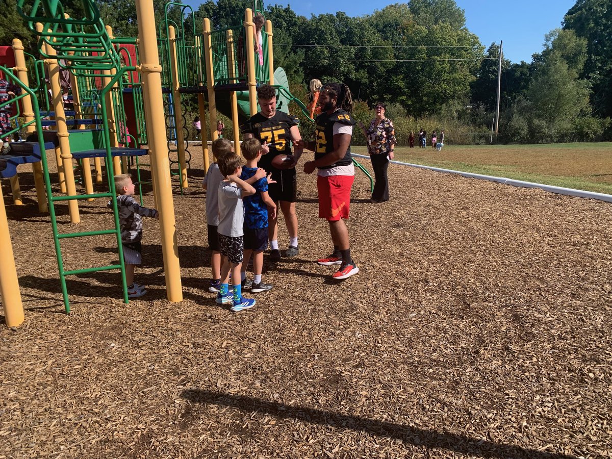 Impressive engagement by <a href="/MWSU_Football/">Missouri Western Football</a> in #OurCity at <a href="/BessieEllison/">Bessie Ellison Elem</a> These dudes rock!! <a href="/MWSUGriffons/">MoWest Athletics</a> <a href="/StJosephSchools/">St. Joseph School District</a> #changesliveschangethecity special thanks to <a href="/Acethecoach/">Coach Ace Ventura</a> our community director!!