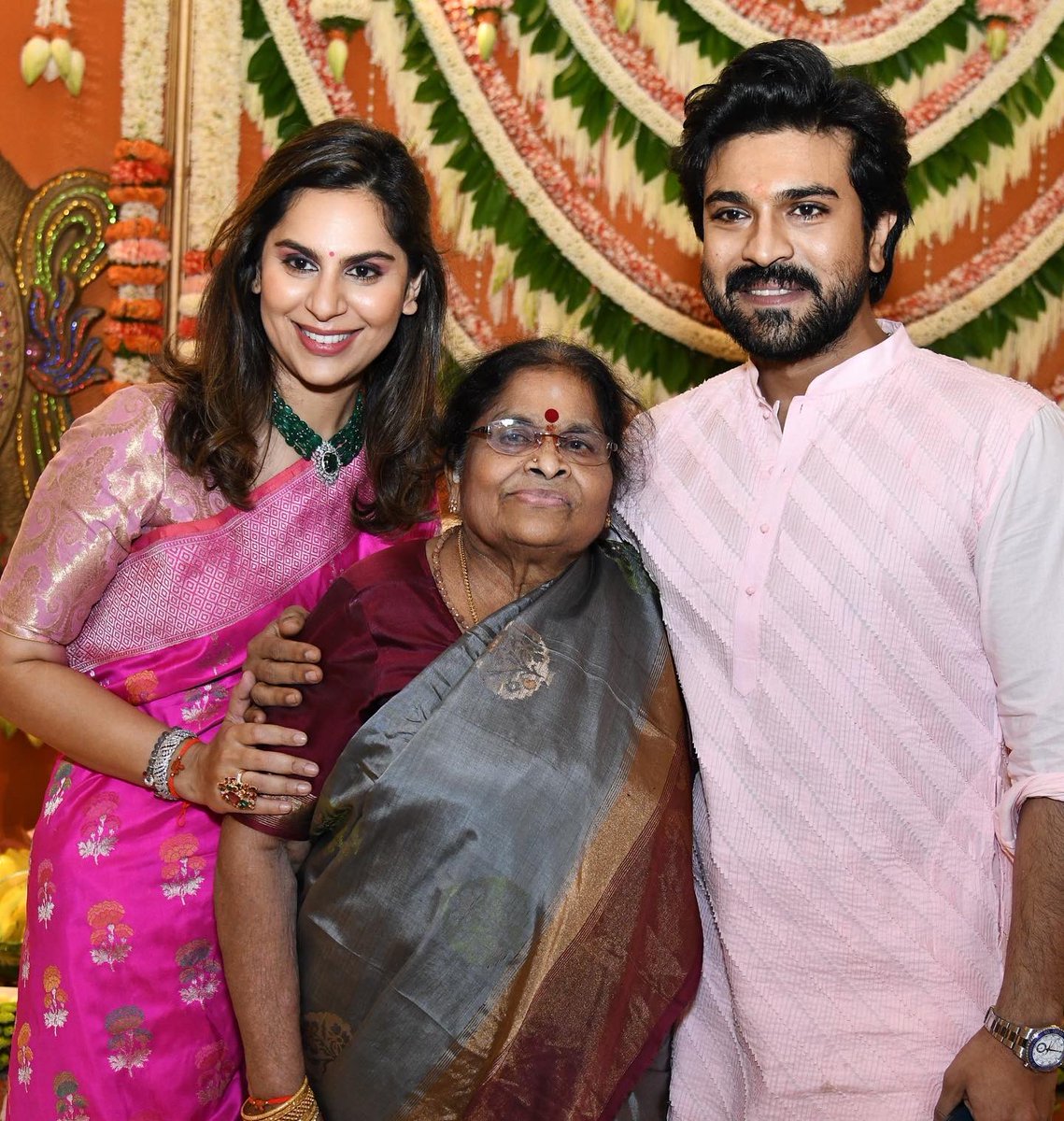 upasanakonidela's tweet photo. Our silent strength ⭐️
Happy Dussehra 🥰 https://t.co/f4N2BoUc8V