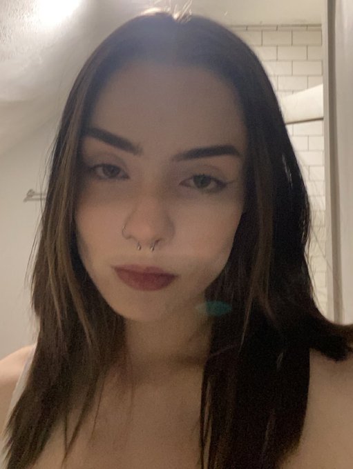 who wants to buy content through twt dms? 
menu: 
- b/g eating out, 3 minutes, $15
- solo video W/ vibrator