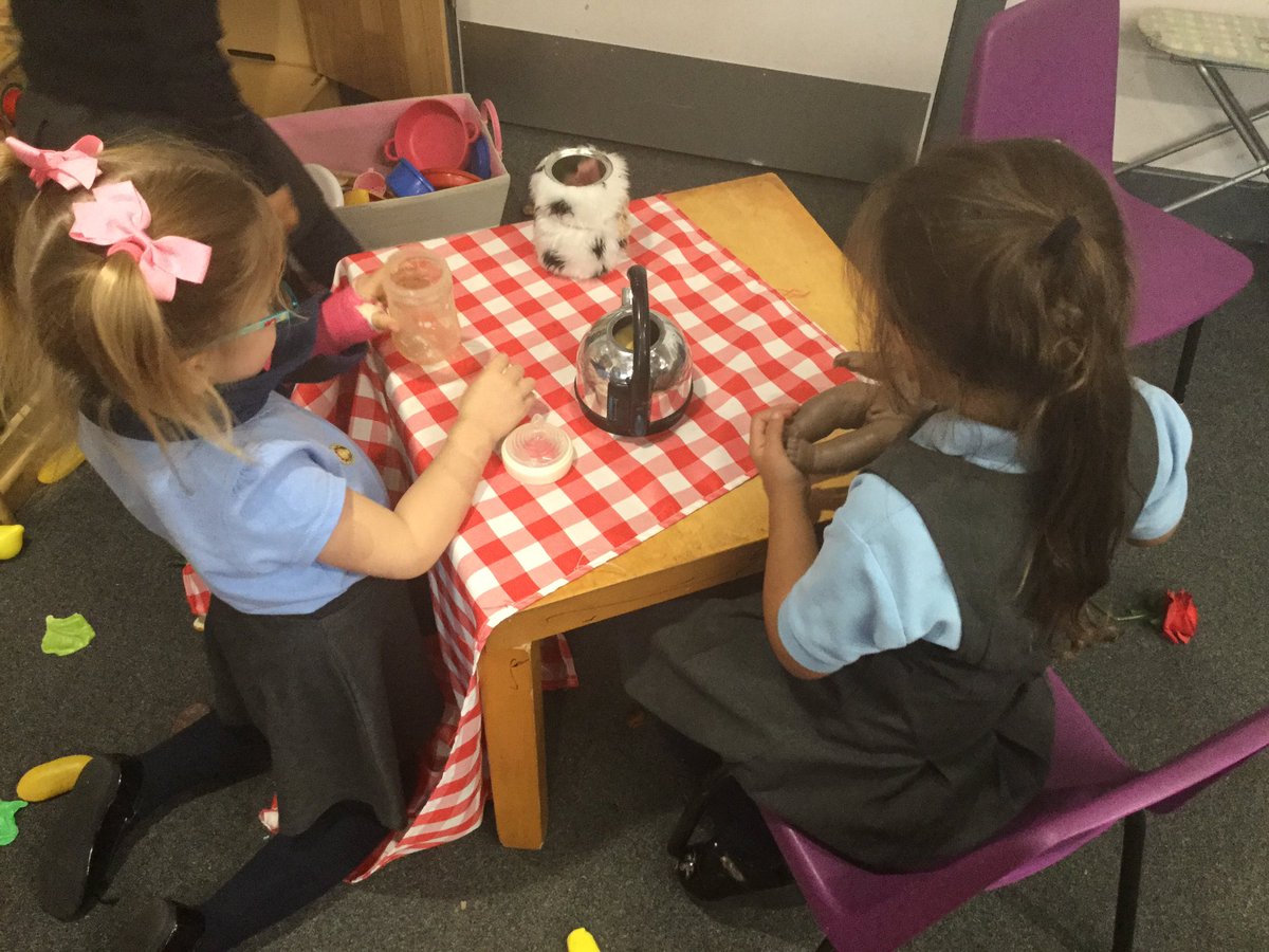 AHMrsMoore's tweet photo. We’ve been learning how to look after our babies in the home corner ❤️#childleadlearning #inthemomentplanning #PSED #healthandselfcare https://t.co/7Pz8MEtZBB