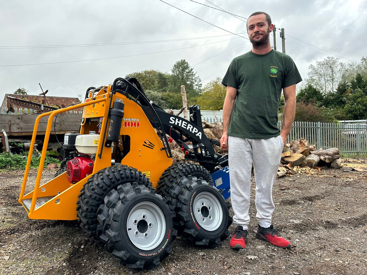 MultioneUk's tweet image. Luke from Fountain Treeworks Ltd is one of the #smartthinking #arborists who took advantage of our #inflationbusting Special Offers at APF 2022 recently.
SHERPA 100 Small #miniloader with #loggrab and two sets of wheels (one for narrow access, 76cm wide).