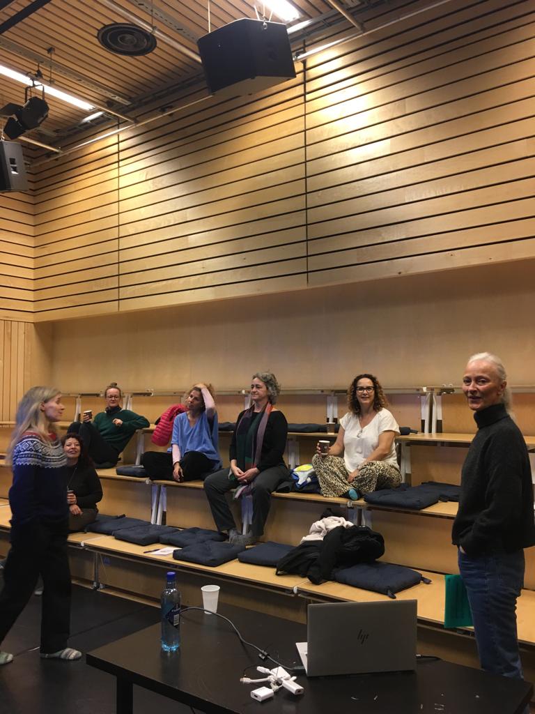 interstice_eu's tweet photo. Training with @JugueroViviane at the Faculty of Perfomative Arts @UniStavanger: "Aesthetics of love: empoweringn children, teachers and artists through radical pedagogies". https://t.co/LDioZdJ0Y2