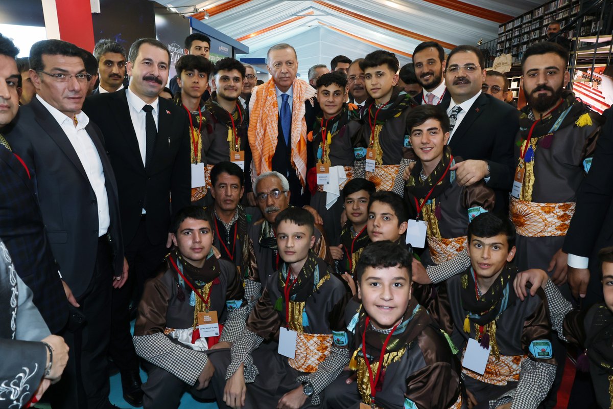 RTErdogan's tweet photo. Başkent Millet Bahçemiz 5 gün boyunca konserlerden sinema ve tiyatro gösterilerine, sohbetlerden gastronomiye yaklaşık 300 etkinliğe ev sahipliği yapacak.

Gençlerimizi eğlenebilecekleri, öğrenebilecekleri, verimli vakit geçirebilecekleri Tam Bana Göre Festival’e davet ediyorum. https://t.co/nuQ7wic31T