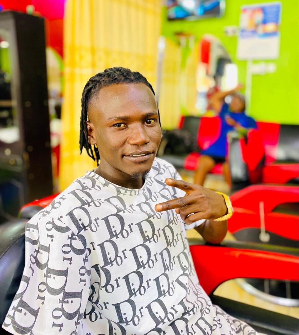 MonePaco's tweet photo. True Rasta LiKe #KeinMusic Can Receive Respect From Other Rastas๐ Because He Always WorK On His Dreadlocks At #Plan B Unsex Salon
Not Forget To Grab Your #Spragga'S Jumper @70K T-shirt@35K Vest@35K Contact us ๐0776081784 https://t.co/T8Gi1uv1nt