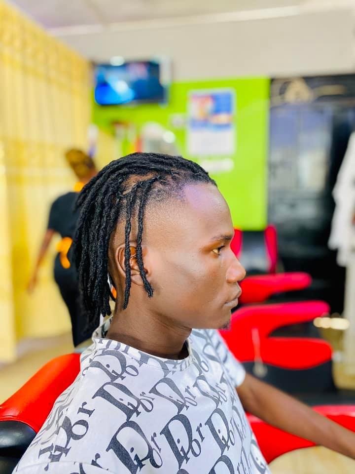 MonePaco's tweet photo. True Rasta LiKe #KeinMusic Can Receive Respect From Other Rastas๐ Because He Always WorK On His Dreadlocks At #Plan B Unsex Salon
Not Forget To Grab Your #Spragga'S Jumper @70K T-shirt@35K Vest@35K Contact us ๐0776081784 https://t.co/T8Gi1uv1nt