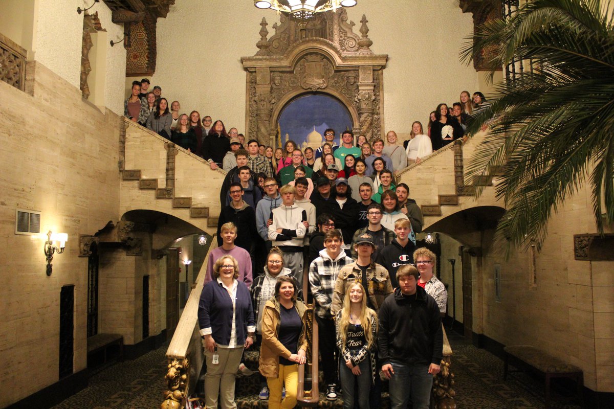 CdaleClovers's tweet photo. CHS seniors and a few juniors went to the Indiana Repertory Theatre in Indianapolis, to see Sense &amp; Sensibility. 
It was a great show and a fun time was had by all! 
 #IRTLive 
#LearnersTodayLeadersTomorrow https://t.co/8y5iYRz4Ml