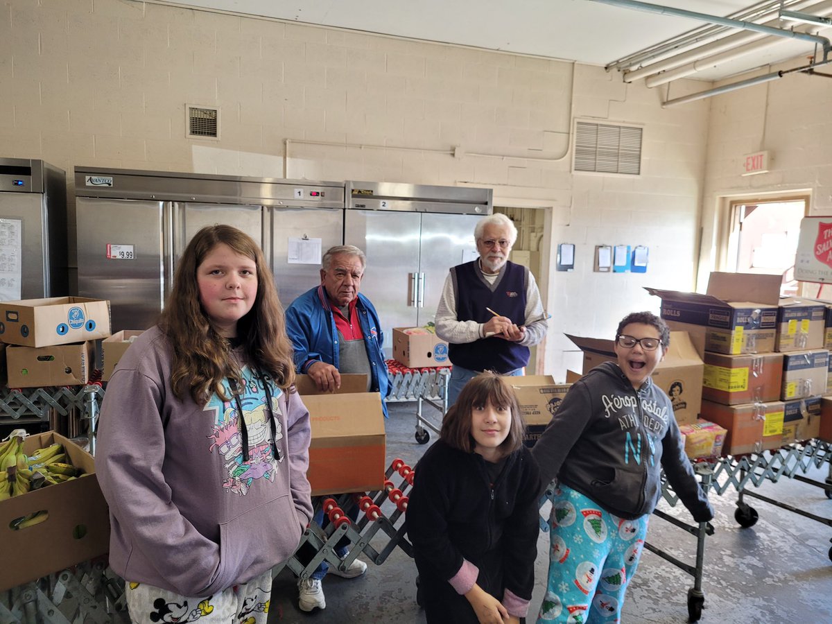 Another great Leaving to Learn got the BPMS Hearts at the Salvation Army Food Bank in Tonawanda!!! <a href="/bigpiclearning/">Big Picture Learning</a> <a href="/ktufsd/">Ken-Ton UFSD</a>