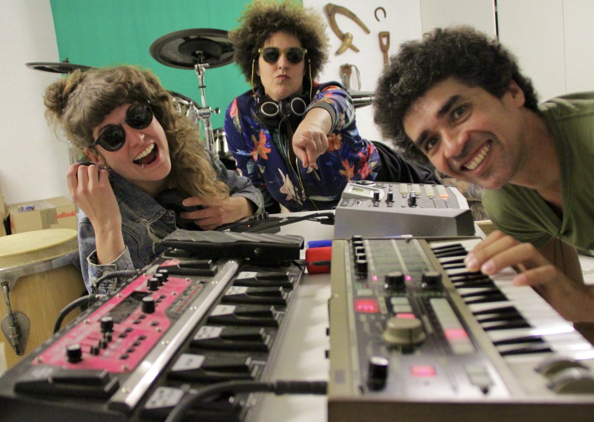 Preparanto el repertorio de Revuelta Sonora con la Nuri Mancebo y la Nuri Madí