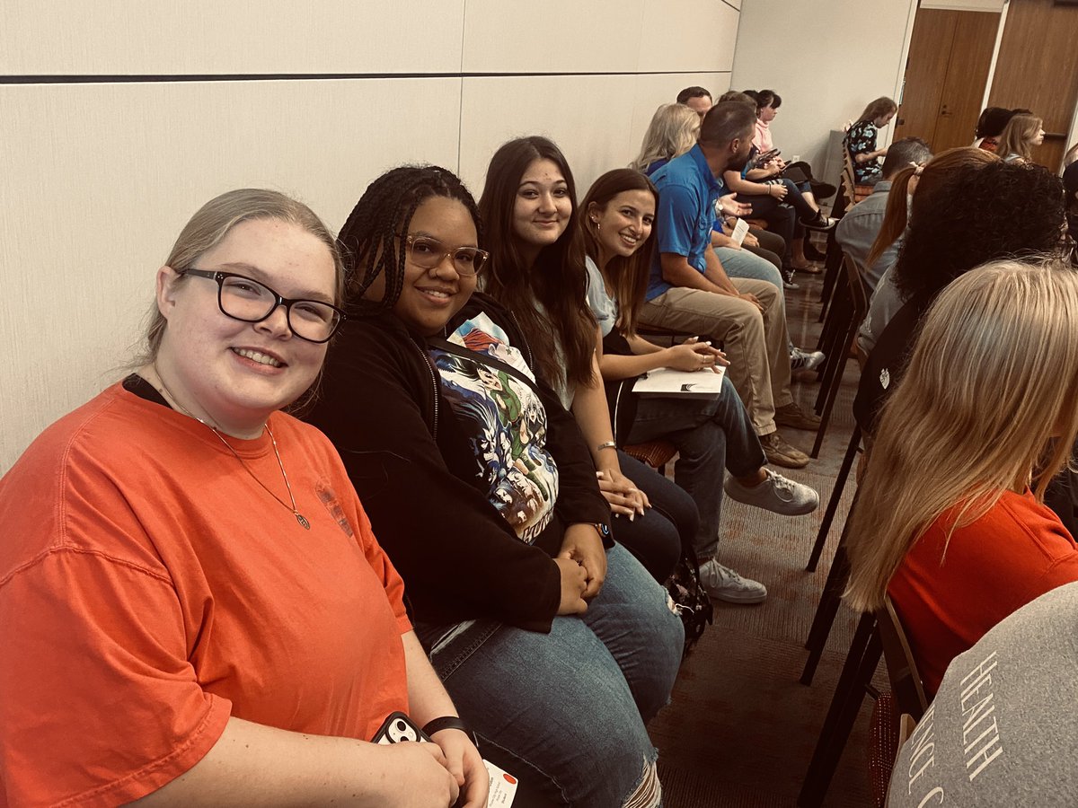 Skills USA Officers getting their learning on at <a href="/SkillsUSATexas/">SkillsUSA Texas</a> Fall leadership #bulldogpride #teamrchs #onerc #rchsskills