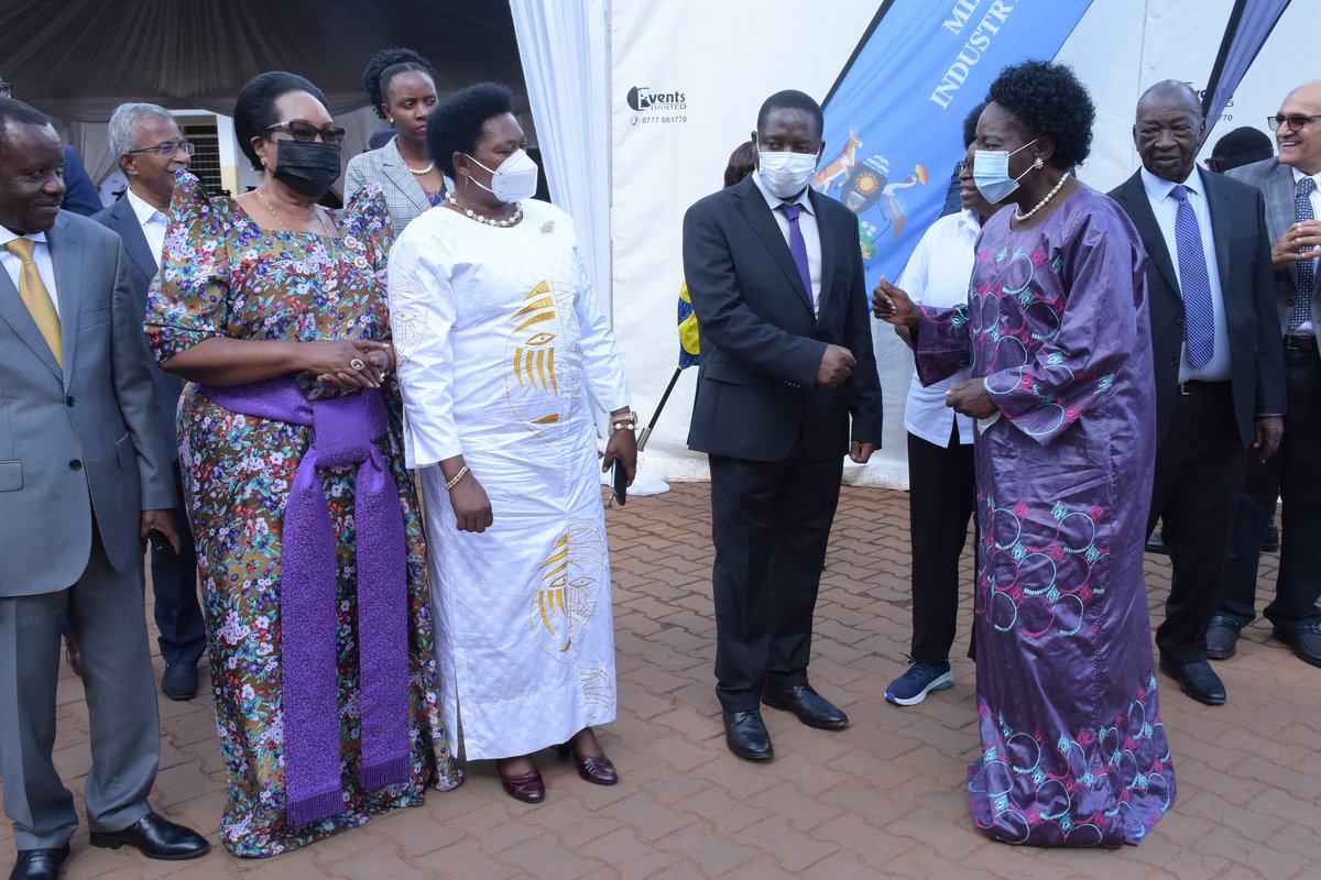 YekoyadaUG's tweet photo. The 1st Deputy Prime Minister and Minister for East African Community Affairs @RebeccaKadagaUG has requested @UG_Airlines to increase cargo flights to help Ugandan traders within the region.
She was speaking at the official opening of the #UgTradeFair22
#UGScienceWeek22 https://t.co/tAmdfS8LRd