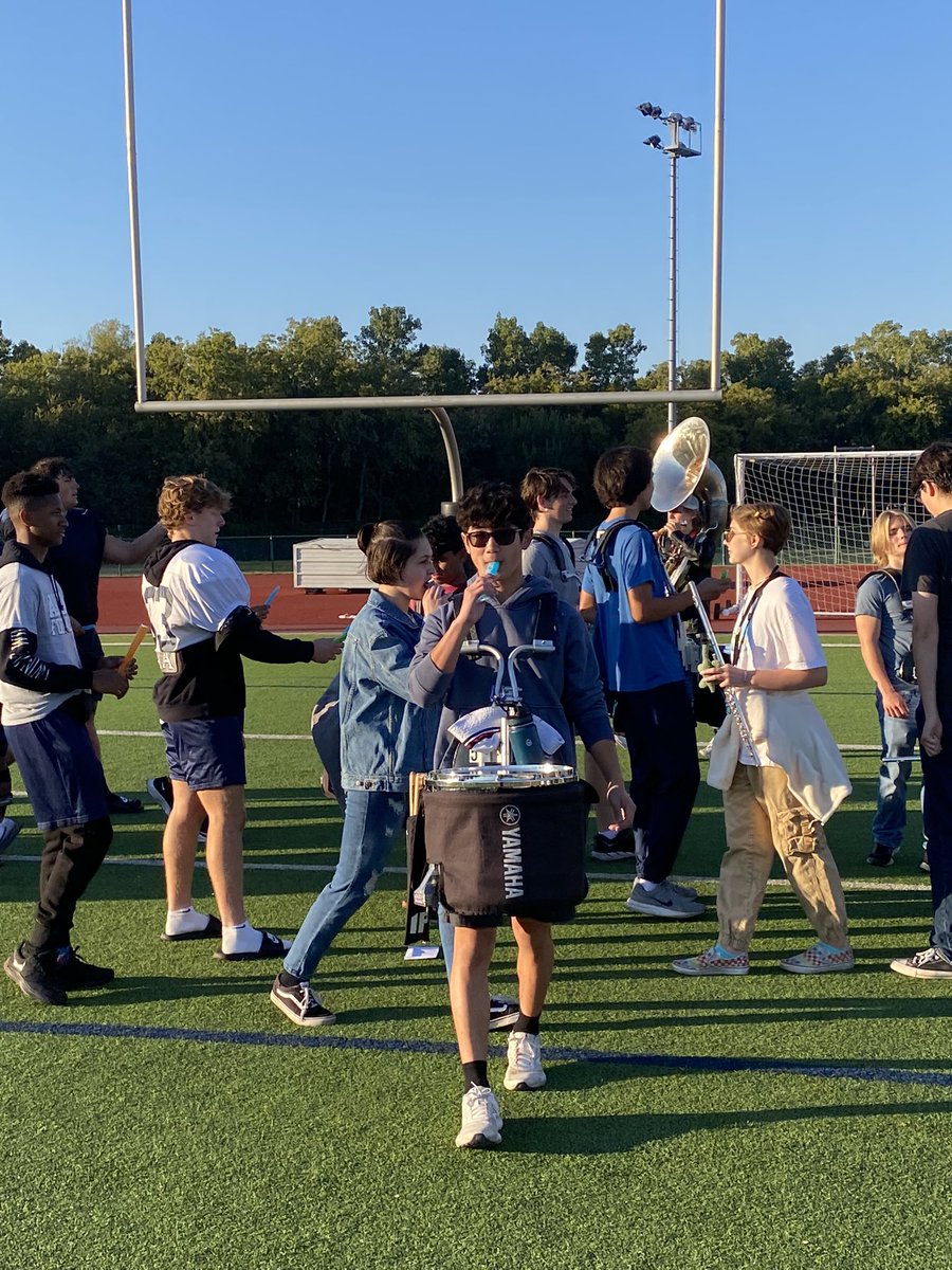 alleneaglesfb's tweet photo. We cannot thank @AllenBand enough for the constant support and energy y’all bring to every game. Today was so much fun showing our support to you with some post practice popsicles!! Y’all truly are the best band in the land!!! @Allen_ISD @AllenHS_Eagles 🅰️🆙 https://t.co/J6S2dzw9zD