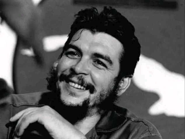 FernandezMaryde's tweet photo. "(...) Ché reunía como revolucionario las virtudes que pueden definirse como la más cabal expresión de las virtudes de un revolucionario, hombre íntegro, de honradez suprema, de sinceridad absoluta, hombre de vida estoica y espartana..." #FidelPorSiempre #Ché #Cienfuegos https://t.co/tk4OVpoqf4