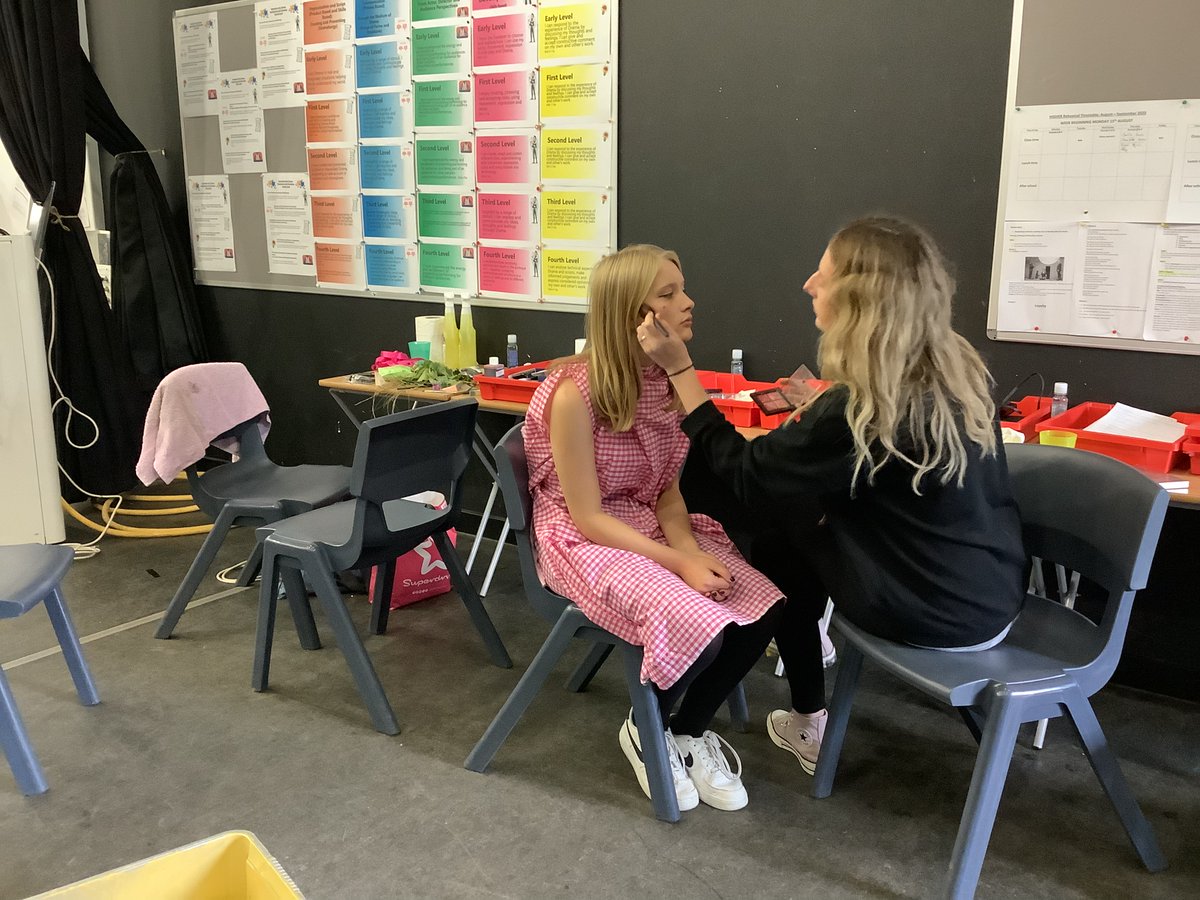 SchoolShowPHS tweet media