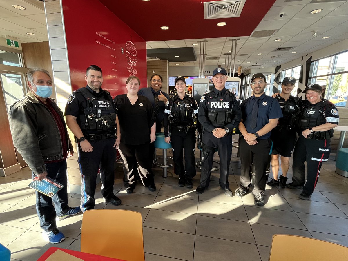 sgtSleeves's tweet photo. 11 Division Pelham Neighbourhood officers for “Coffee with a Cop” #engagement https://t.co/GEsR73W3t2