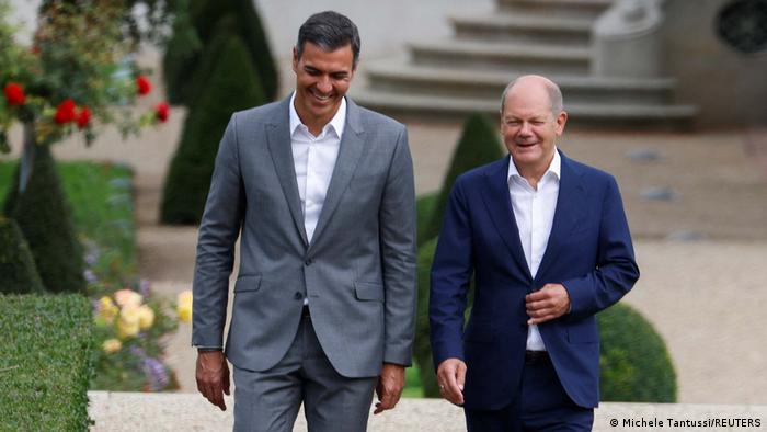 dw_shqip's tweet photo. Konsultime gjermano-spanjolle: Spanja dëshiron të dalë nga hija
https://t.co/uTkpsIlxIO
#Germany #Gjermania #Spain #Spanja https://t.co/GmuXNFdTF0