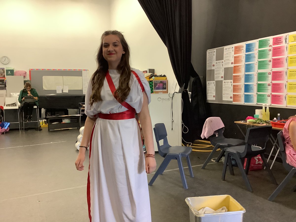 SchoolShowPHS tweet media