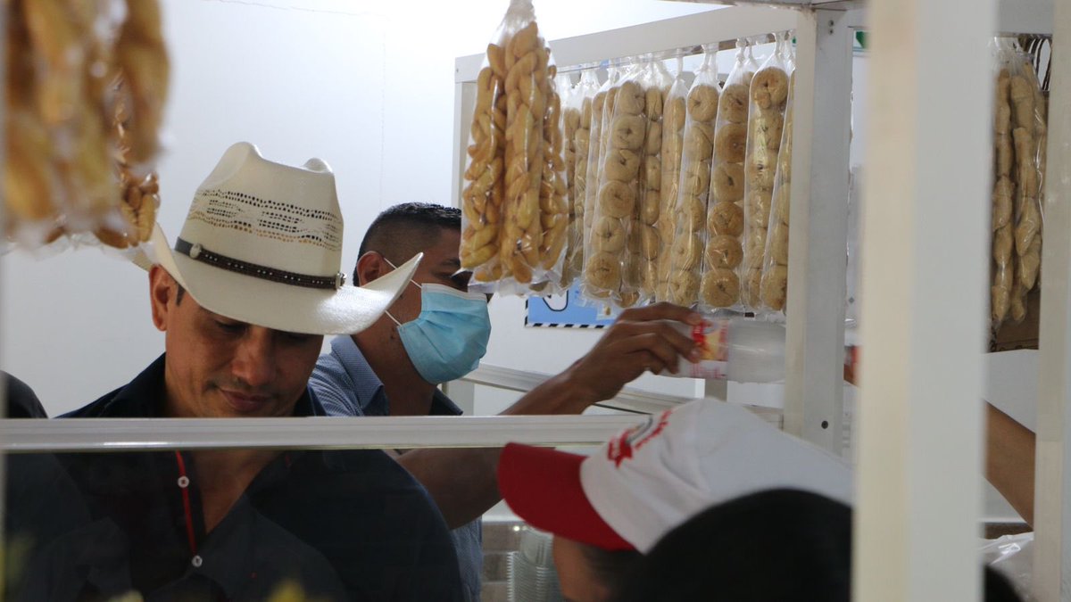 JAlirioBarreraR's tweet photo. A mi sí me preocupan los más de 250 mil tenderos que tendrían que cerrar su negocito por una #ReformaTributaria que los atropella. Fui vendedor ambulante y sé lo que significa el impacto en la economía popular 

#NoAlPupitrazoPetrista https://t.co/VFFY6qS4T0