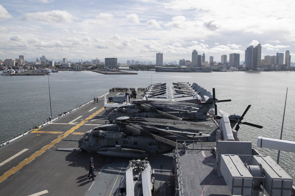 Hello 🇵🇭 👋 

#USSTripoli (LHA 7) arrives in Manila, Philippines for a port visit, Sept. 27, 2022.

📸 by Mass Communication Specialist 1st Class Peter Burghart