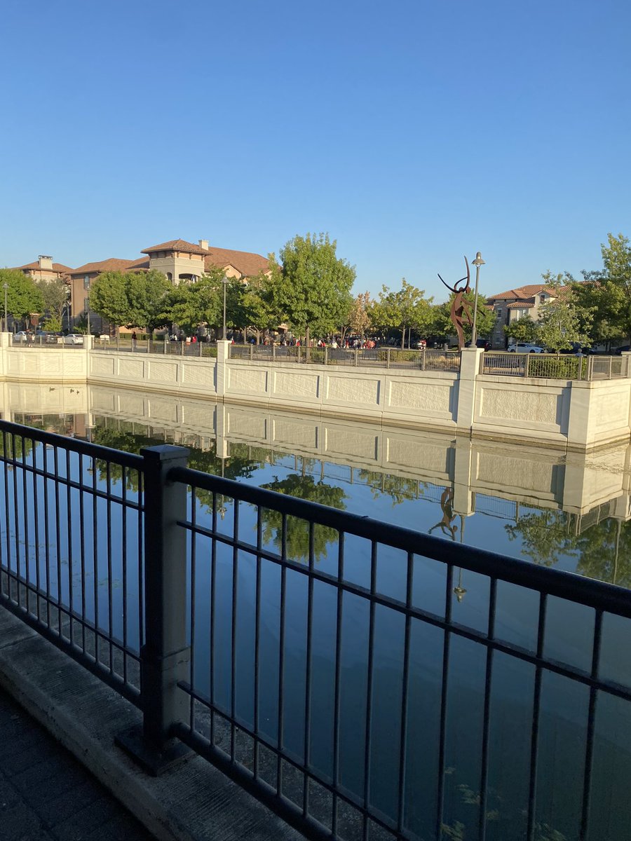 Our morning view during National Walk to School Day!
<a href="/LaVillitaElem/">La Villita Elementary School</a> <a href="/CFBISD/">Carrollton-Farmers Branch ISD</a> #cfbproud #kinderlife