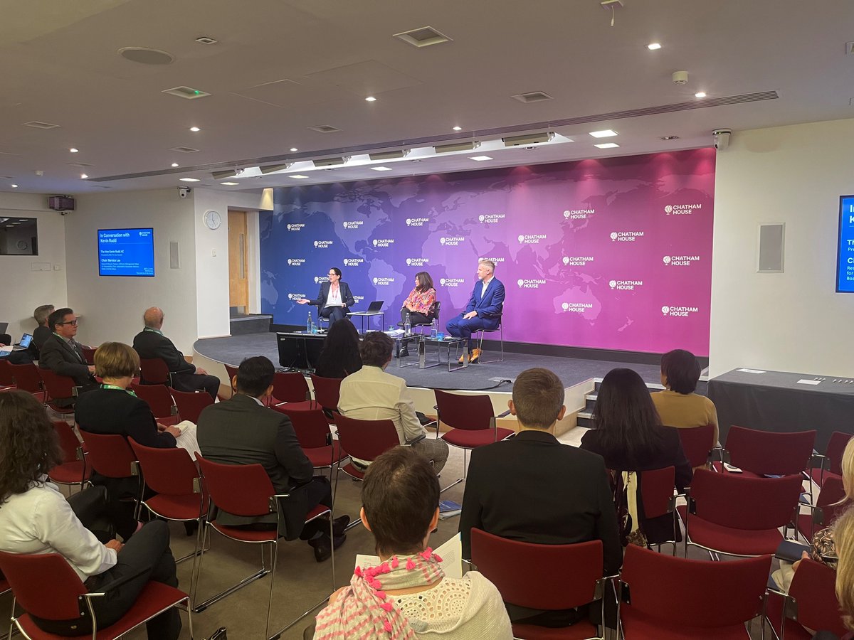 Yesterday at the <a href="/ChathamHouse/">Chatham House</a> #CHClimate Conference, CDP’s <a href="/MaiaKutner/">Maia Kutner</a> chaired a lively panel discussion with <a href="/profrichdawson/">Richard Dawson FREng</a> <a href="/sabrodrigues61/">Shirley Rodrigues</a> <a href="/Smithster76/">Ben Smith</a> <a href="/XantheaLimberg/">Xanthea Limberg</a> and Jian Wei Heng from <a href="/govsingapore/">Singapore Government</a>. The panel explored climate mitigation and adaptation for cities.