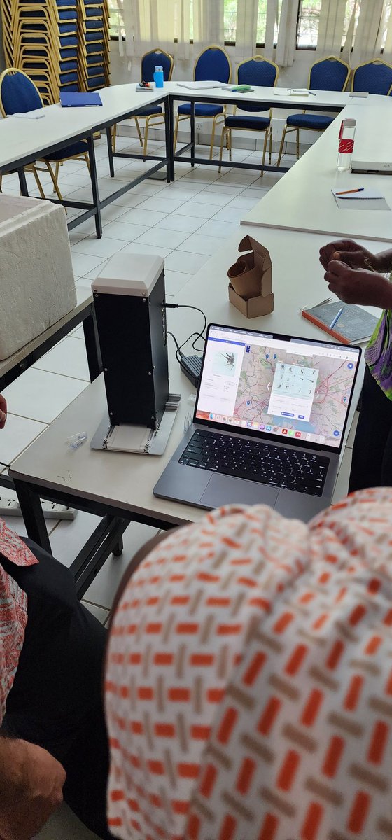 AbneelK's tweet image. Visit by #VecTech CEO @fordtristan introducing AI device for morphological ID of insects @icipe @VecTechAI @TulluBuk #VecTechIDX #morphology #vectors #insects