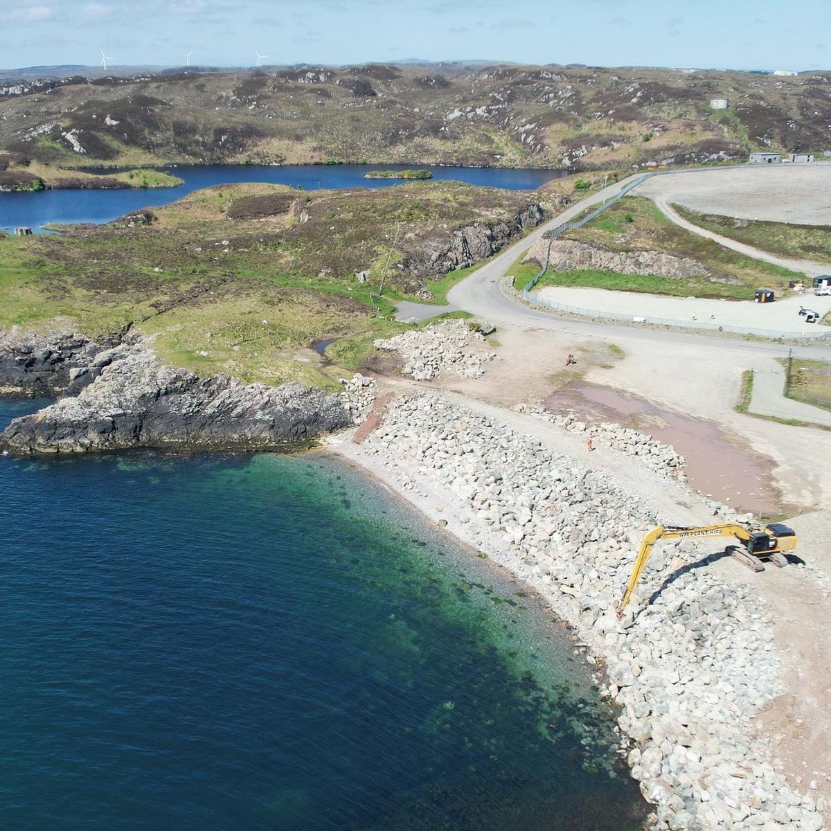 FinningNews's tweet photo. Today we are bringing you some sunny shots of this Cat® 352 long reach excavator working on a coastal protection project in the most idyllic location.
Thank you @wmplanthire for sharing these photos.
#FeaturedByFinning #LetsDoTheWork #PlantHire https://t.co/RQZmUoDs7d