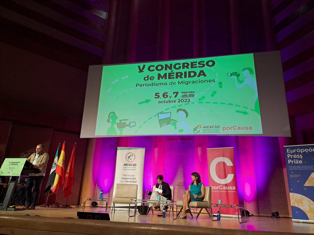 Empieza el #CongresoMerida con la bienvenida del alcalde de la ciudad <a href="/arosuna/">Antonio R. Osuna</a> "os agradecemos que situeis a #Mérida en el centro del debate periodístico de las #migraciones".