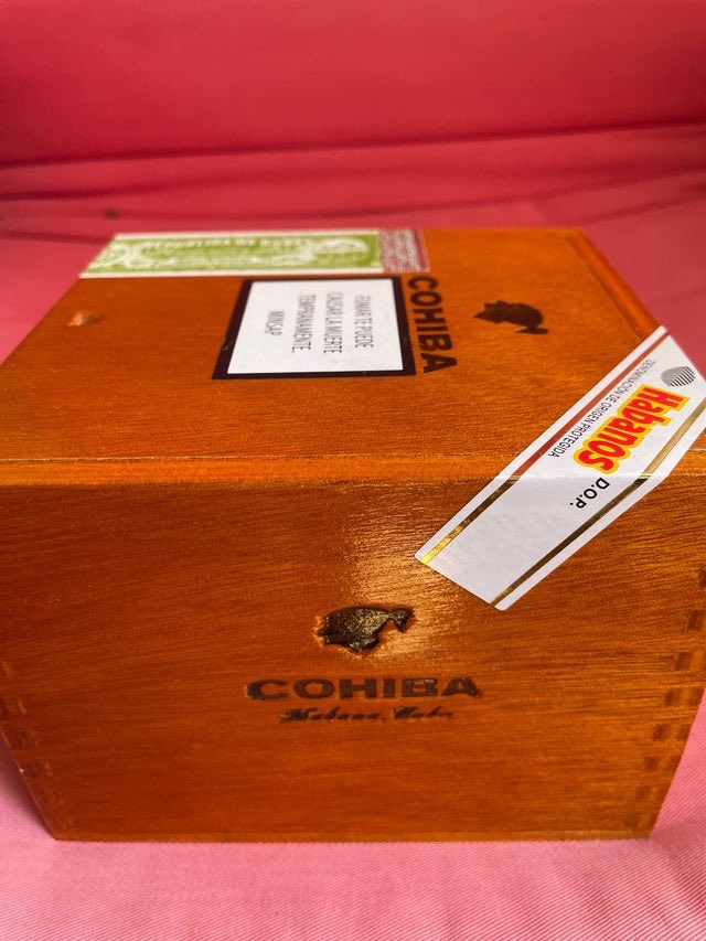 Vendo "Caja de tabacos Cohibas " en #tabacos p.wallapop.com/i/834409406?_p…