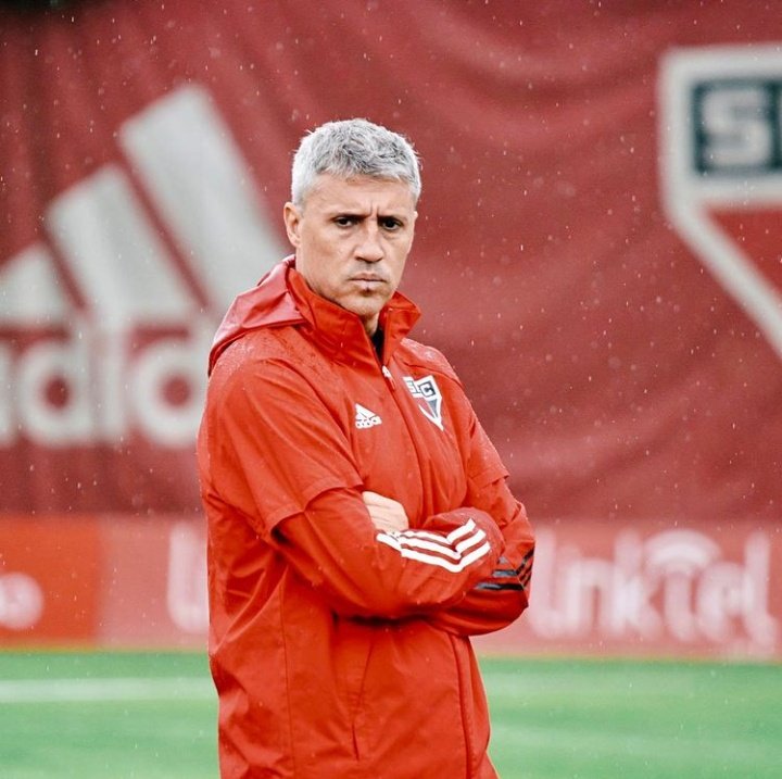 DescubraFUT's tweet photo. O São Paulo foi condenado na Fifa a pagar cerca de R$ 2,7 milhões ao técnico Hernán Crespo.

Caso o clube não cumpra com o pagamento da dívida pode sofrer um transfer ban e ser impedido de inscrever jogadores.

🗞 @spfcinfoss https://t.co/BG7xAQbzoy