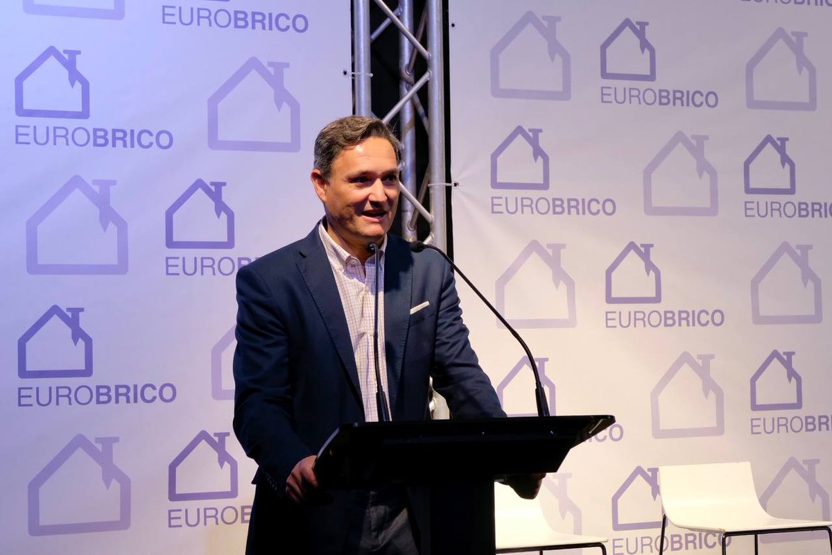 Eurobrico's tweet photo. EUROBRICO FORUM
El #EurobricoForum de #Eurobrico22 se ha quedado pequeño para acoger a todos los profesionales que han asistido a la presentación de @Comafe1 y QF+ del proyecto #NeoPro, una alternativa de futuro para el sector de ferretería y suministro industrial”. https://t.co/L2dXH4ymlD